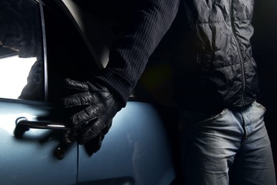 Житель Колы угнал автомобиль с автозаправки