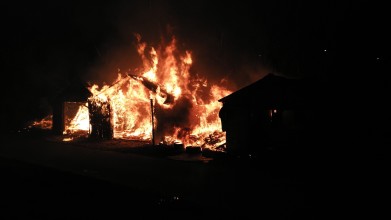В Мурманске сгорел гараж