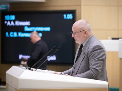 Совет Федерации одобрил закон о запрете фейковых новостей