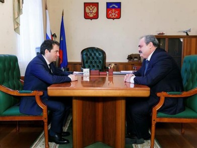 Андрей Чибис встретился с Алексеем Веллером и пообщался с «финансистами региона»