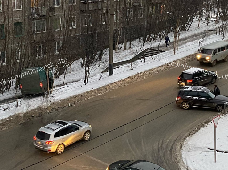 В Мурманске авария произошла Кирова проспект.