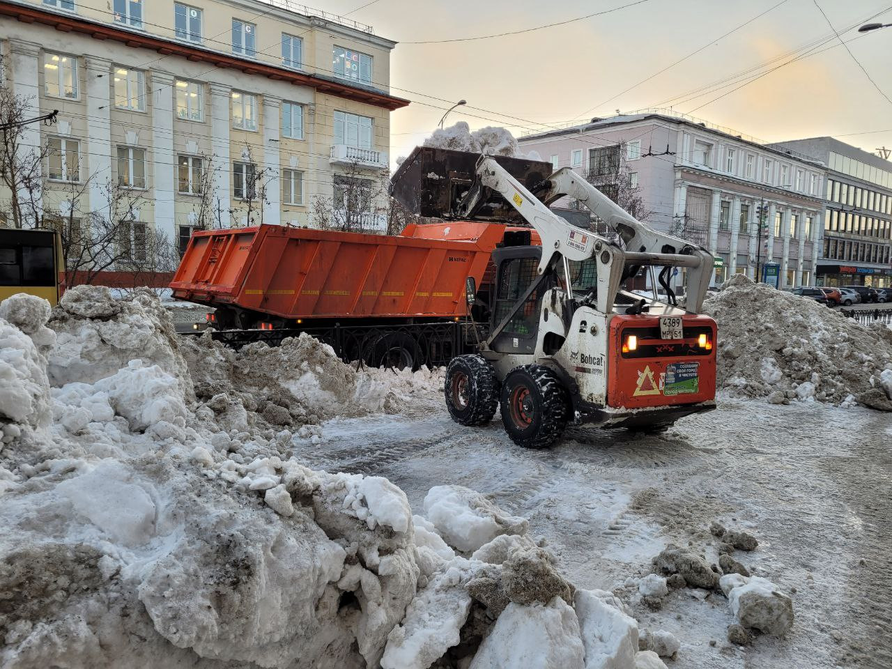 За три дня с улиц Мурманска убрали 30,8 тысячи кубометров снега |  Информационное агентство «Би-порт»