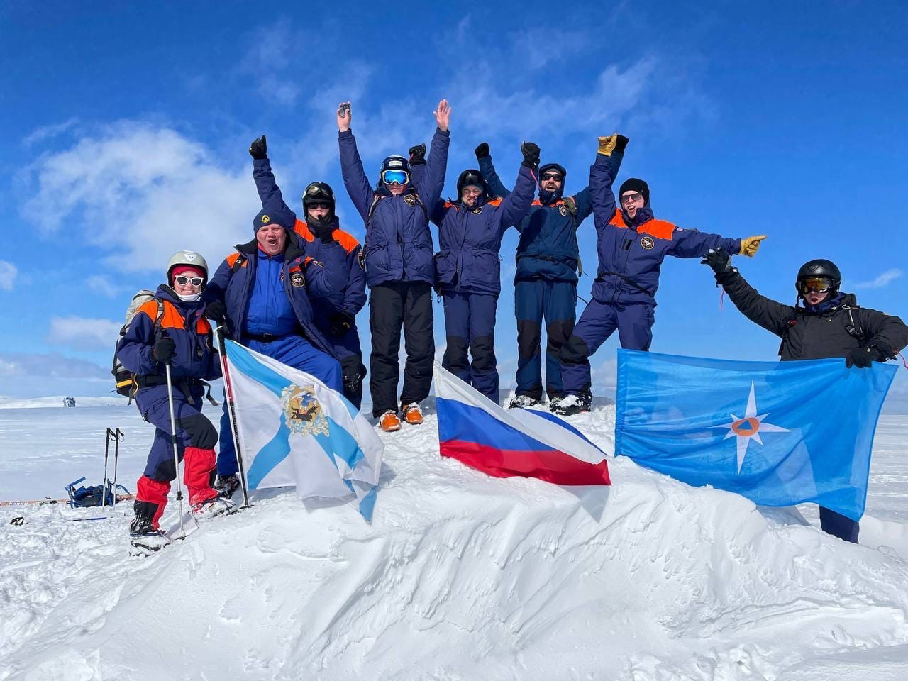 Горы новостей. Арктика Россия. Хибины поход. МЧС В туризме. Сотрудники МЧС горы.