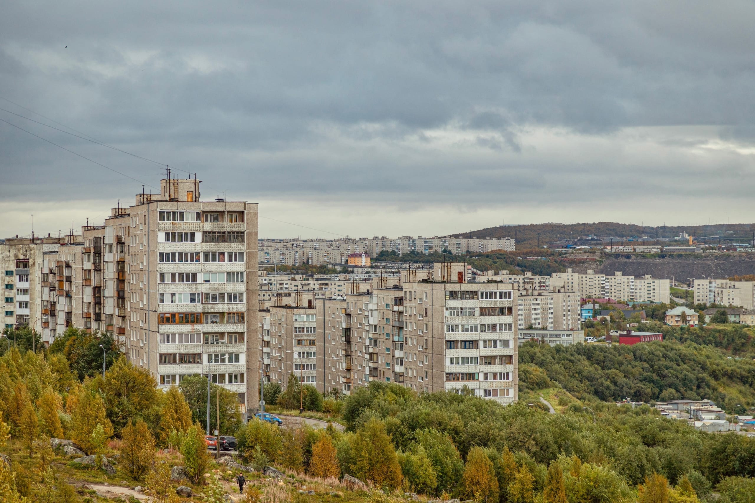 Управляшке пришлось ремонтировать кровлю дома в Мурманске под присмотром  судебных приставов | Информационное агентство «Би-порт»