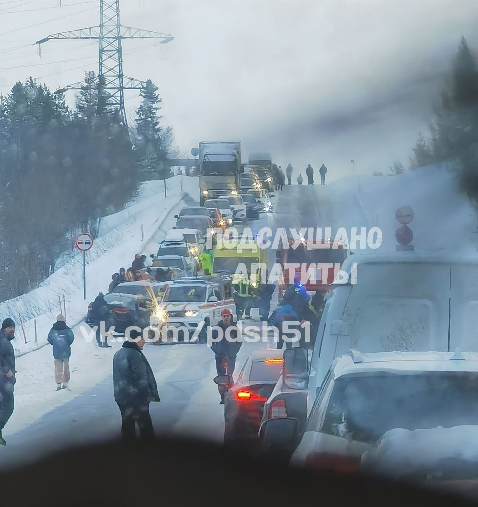 Дорога под Апатитами перекрыта из-за ДТП с пятью автомобилями | 19.02.2023  | Мурманск - БезФормата