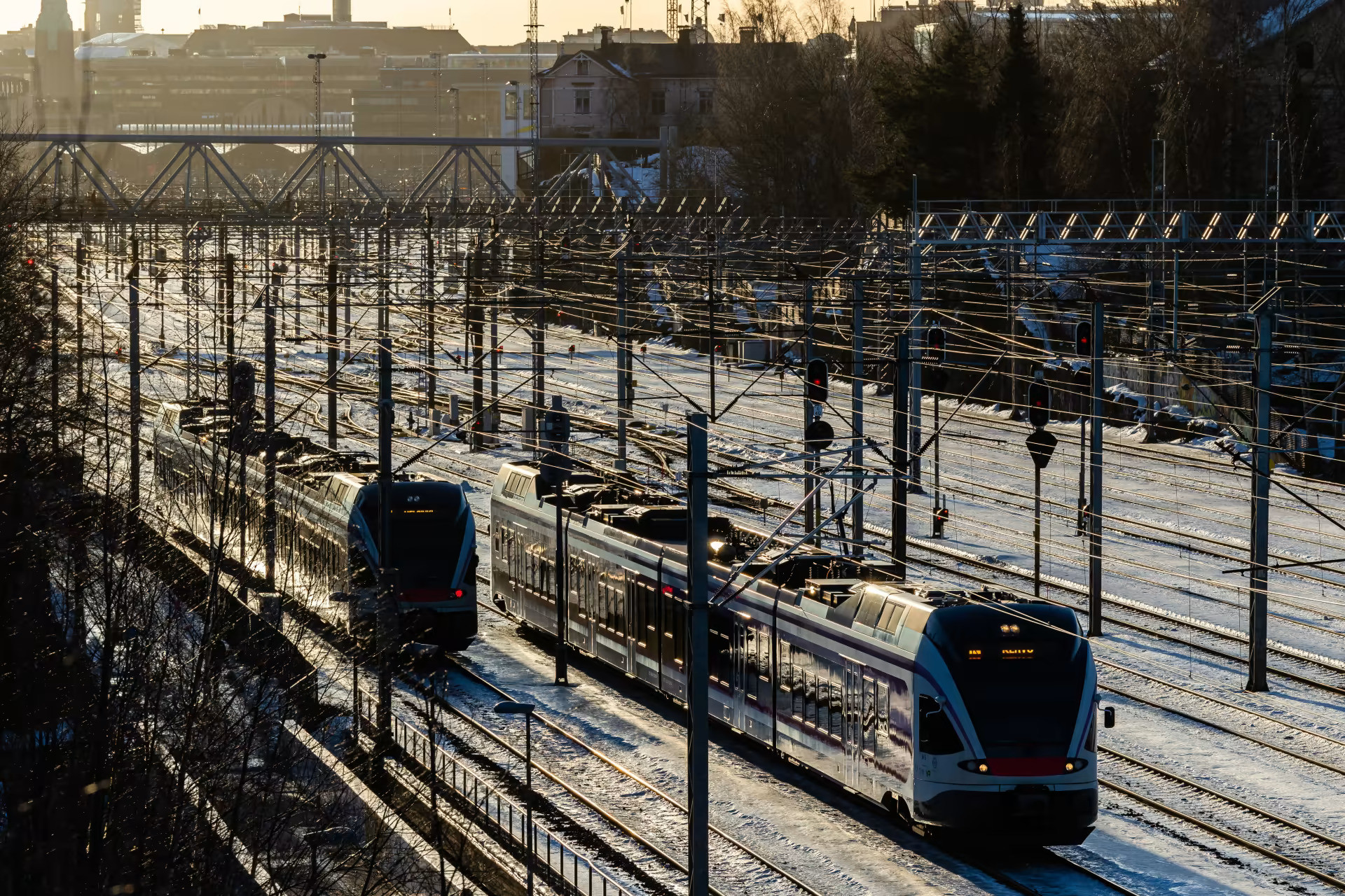 Забастовка в финляндии сейчас. Поезд в движении. Электричка. Предприятия железнодорожного транспорта. Электрички Украины.