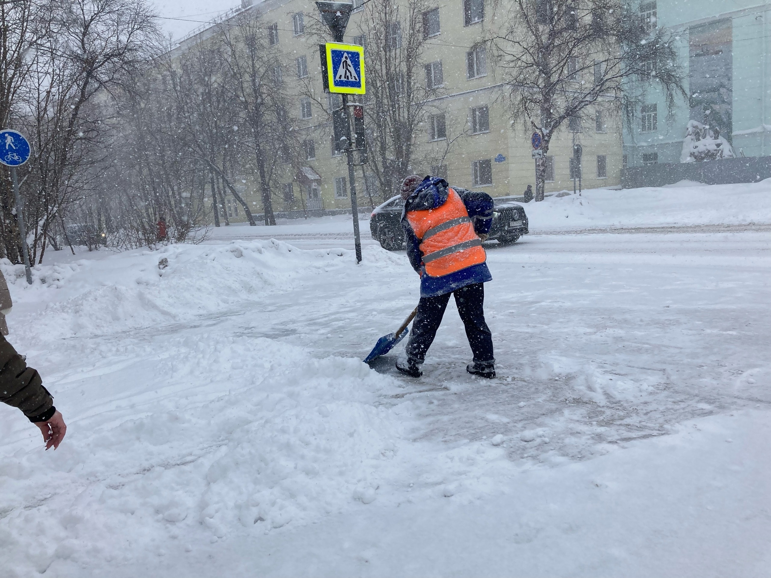 День 0 градусов. Снег. Снежный март. Мурманск снег. Снег в воздухе.