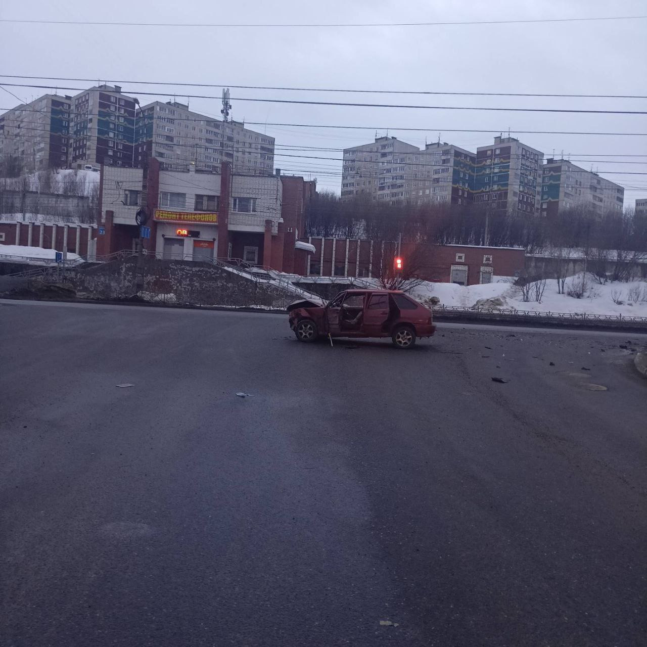 Два человека пострадали в аварии на Кольском проспекте в Мурманске |  08.04.2023 | Мурманск - БезФормата