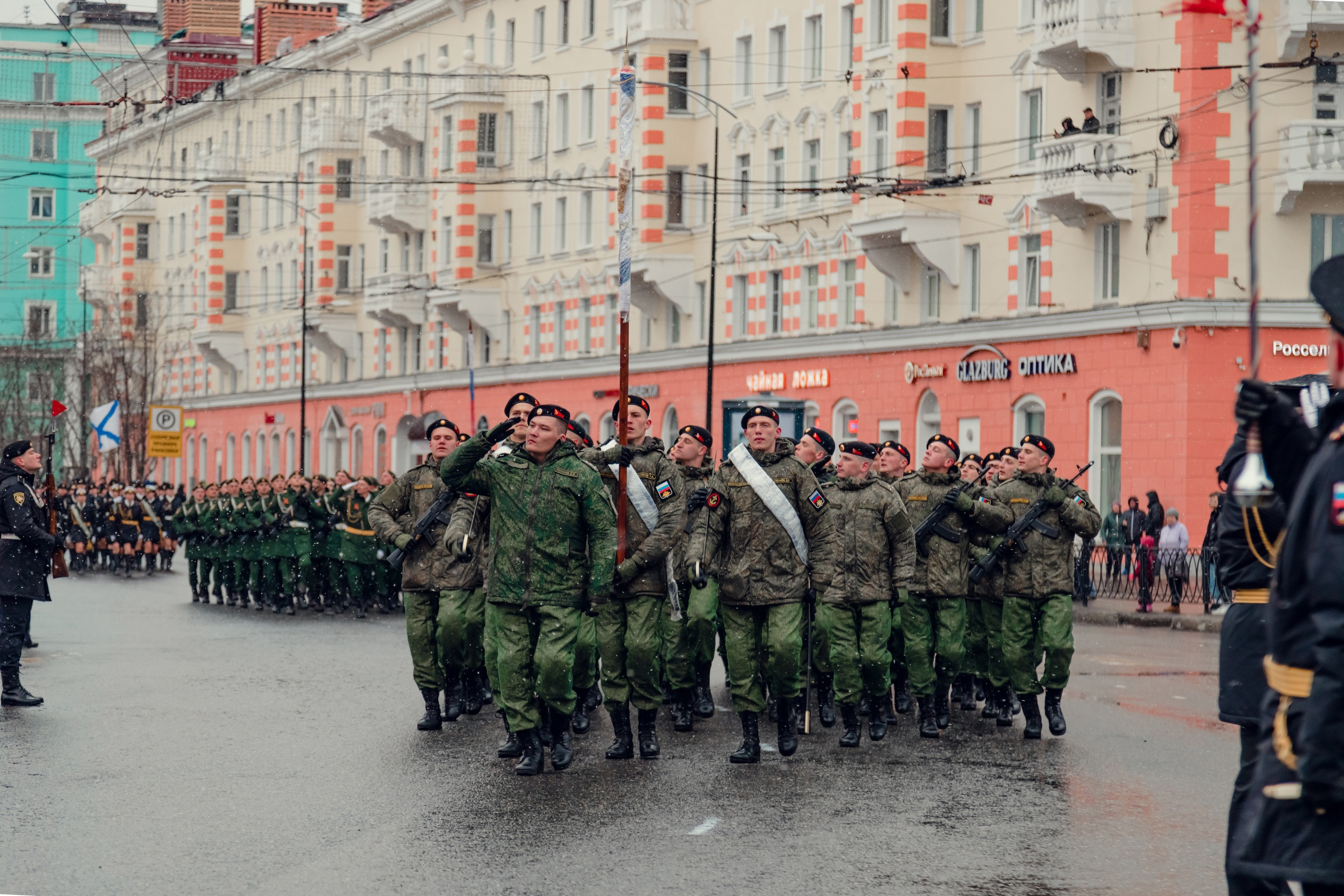 Первую репетицию парада Победы провели в Мурманске | Информационное  агентство «Би-порт»