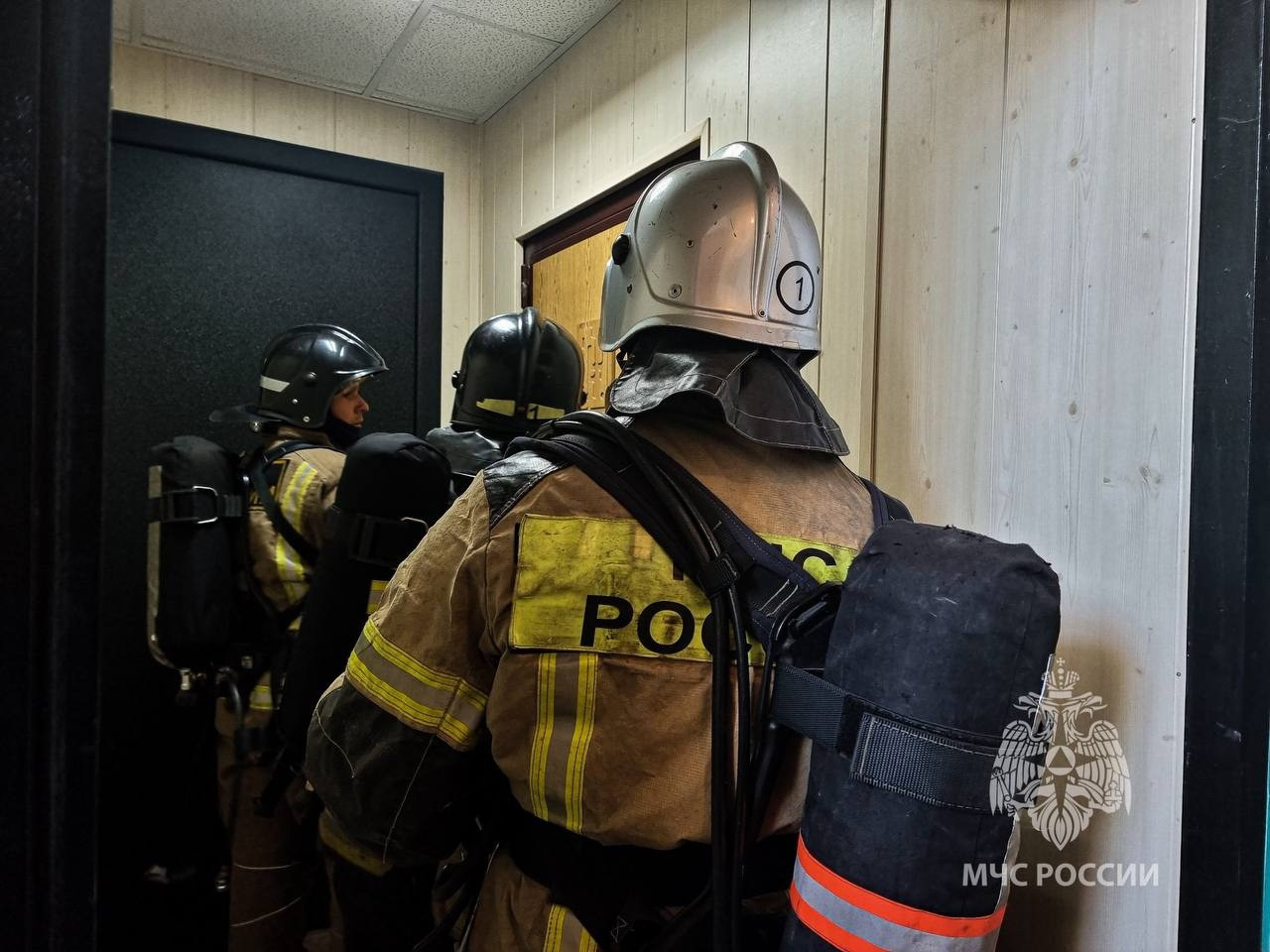 Четырех человек спасли при пожаре на улице Орликовой в Мурманске |  03.05.2023 | Мурманск - БезФормата