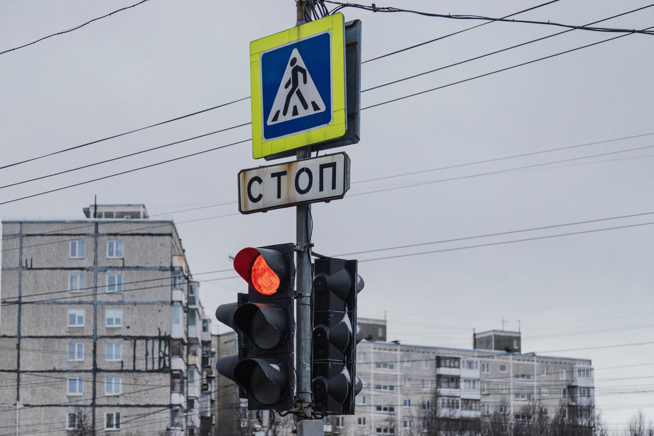 В Мончегорске сбили 15-летнюю девочку, перебегавшую дорогу на красный свет  | Информационное агентство «Би-порт»