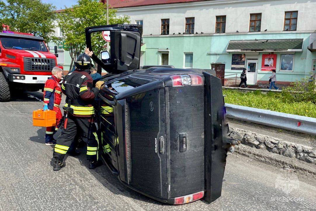 Водитель ф управляя автомашиной совершил столкновение с автомашиной управляемой водителем ш