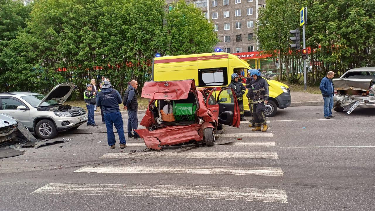 ДТП с участием трёх автомобилей произошло в Мурманске | Информационное  агентство «Би-порт»