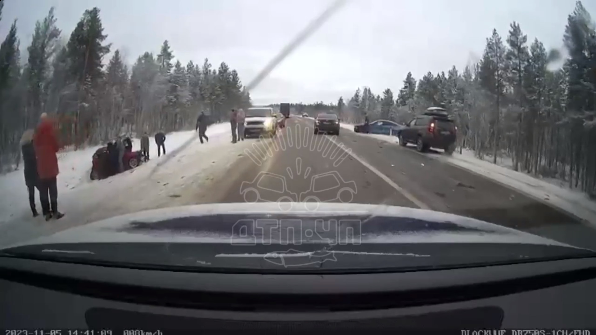 Водитель Hyundai погиб при столкновении с BMW и грузовиком в Мурманской  области | Информационное агентство «Би-порт»