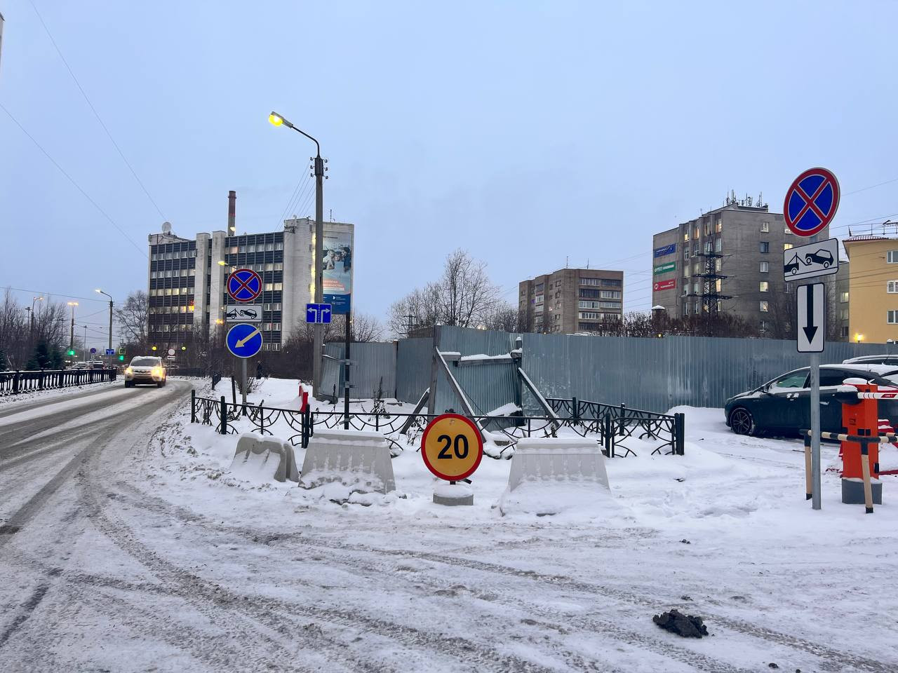 Водителей предупредили об установке дорожных знаков возле здания банка в  Мурманске | Информационное агентство «Би-порт»