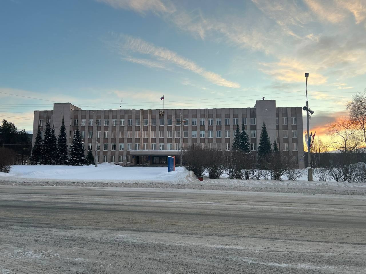 Глава Кандалакшского района о коммунальной аварии: урегулировать ситуацию  теплосеть планирует до 13 часов | 18.12.2023 | Мурманск - БезФормата