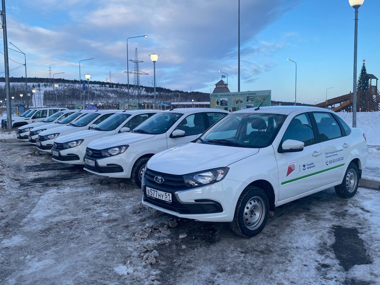 Кольская ЦРБ получила восемь легковых автомобилей в рамках нацпроекта  