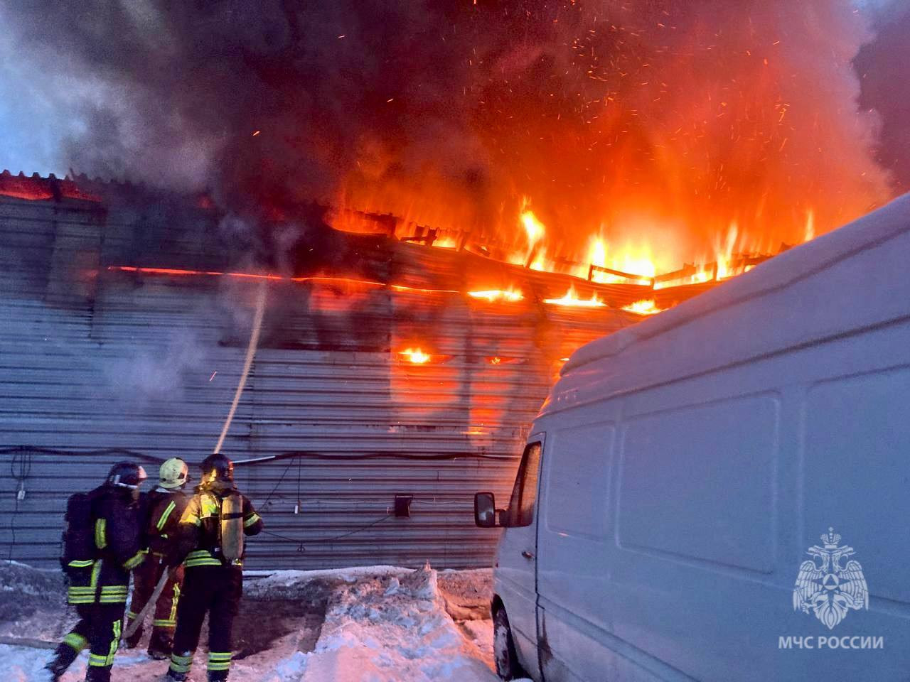 Пожар в гаражном боксе в Апатитах локализовали на площади 150 кв. метров |  Информационное агентство «Би-порт»