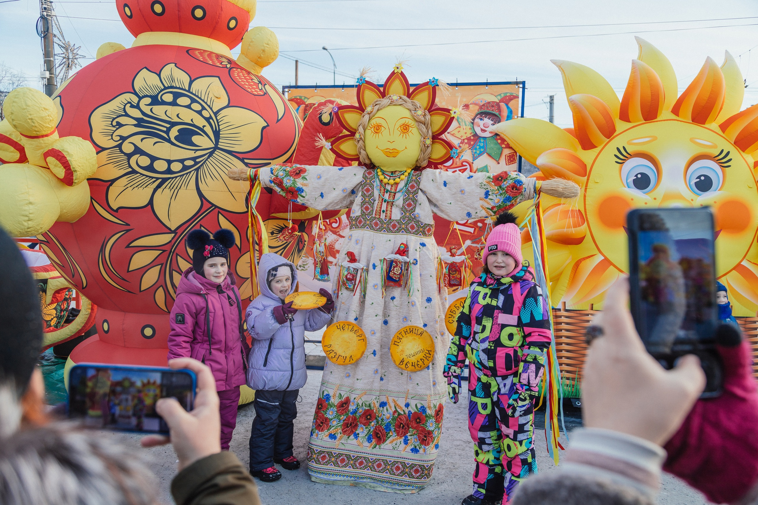 В Мурманске отмечают Масленицу | 12.03.2024 | Мурманск - БезФормата