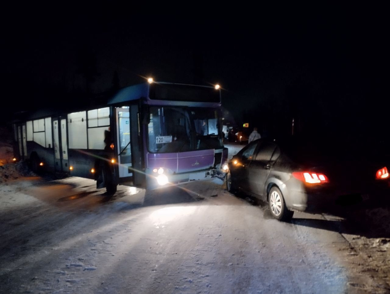 Пассажирский автобус попал в ДТП в Кольском районе | Информационное  агентство «Би-порт»