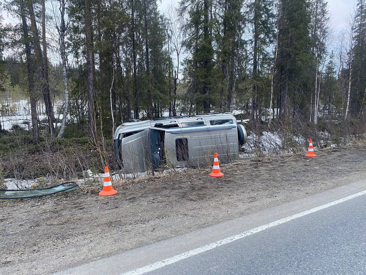 Водитель перевернувшегося в Кольском районе 