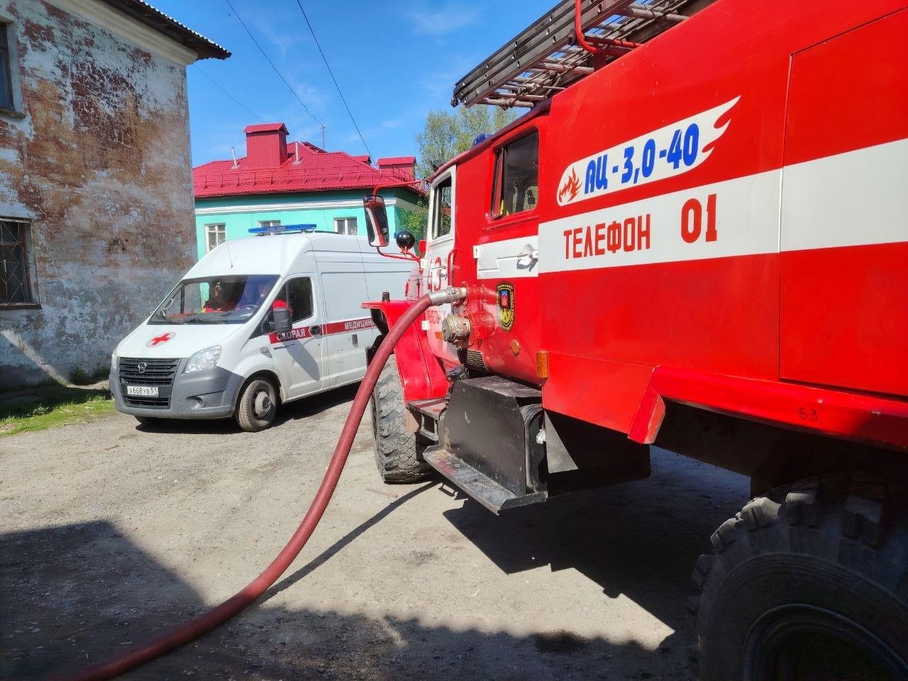 При пожаре в жилом доме в Оленегорске спасли человека | Информационное  агентство «Би-порт»