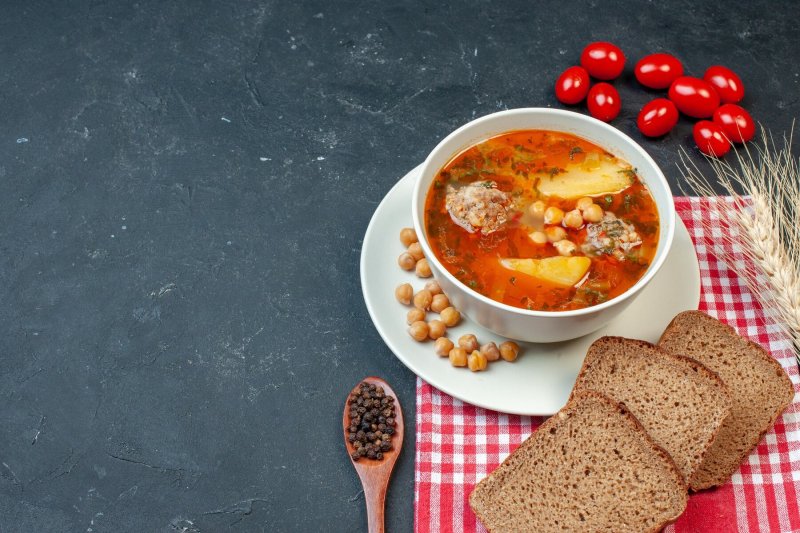Сырое мясо с овощами. Сырое мясо с овощами