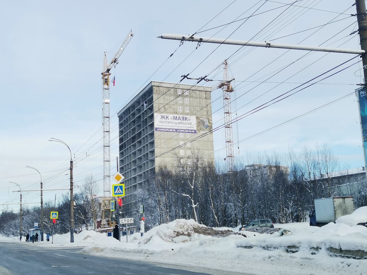 Строительство жилого комплекса в Мурманске.