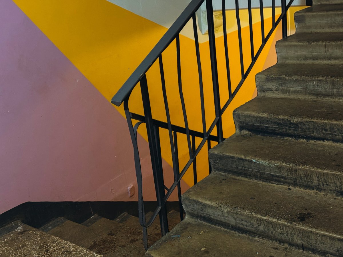 Подъезд дома.