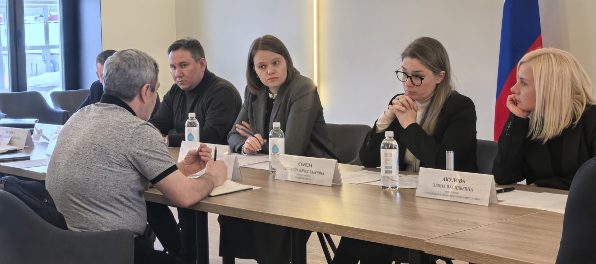 заседание рабочей группы по мониторингу нарушений в сфере ЖКХ управляющими организациями в Мурманске.