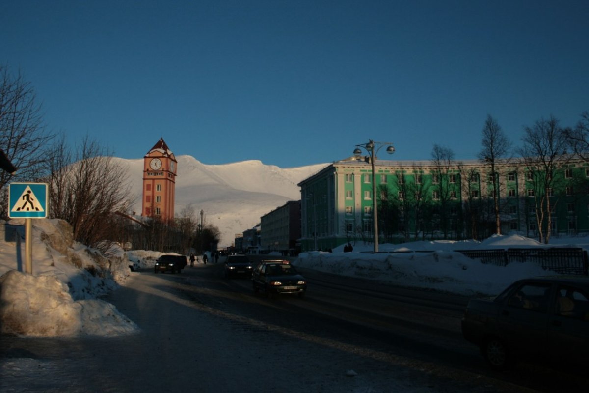 На фото изображён город Кировск.