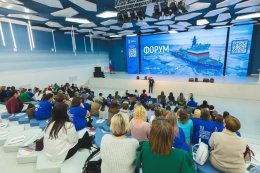 Губернатор Мурманской области Андрей Чибис проводит форум для родителей выпускников.