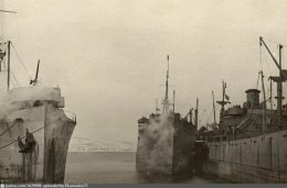 Разгрузка союзного конвоя в мурманском порту в 1942 году. Фото из фондов ГРАСПИ.