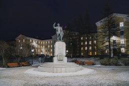 Памятник Сергею Кирову в Мурманске