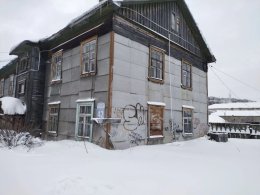 Деревянный дом на улице Зеленой, 42 в Мурманске.