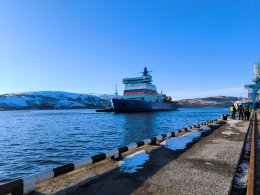 Ледокол "Якутия" прибыл в Мурманск.