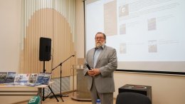 Виктор Георги на презентации своей книги в 2023 году.