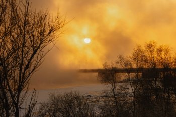 Мост через Кольский залив в Мурманске зимой