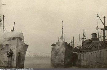 Разгрузка союзного конвоя в мурманском порту в 1942 году. Фото из фондов ГРАСПИ.