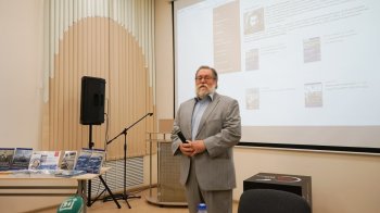 Виктор Георги на презентации своей книги в 2023 году.