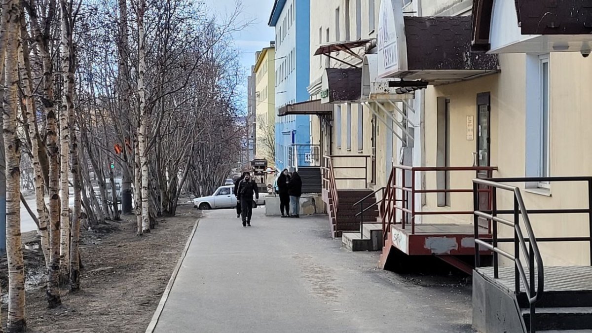 Люди на улицах Мурманска