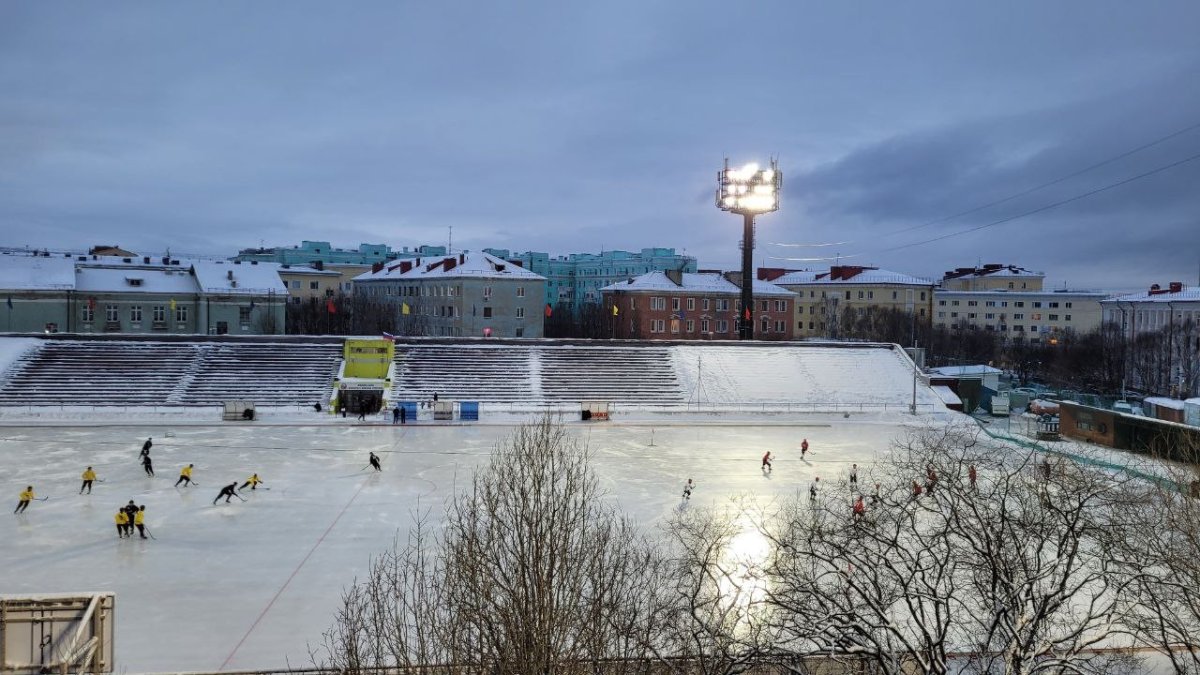 Хоккей с мячом в Мурманске