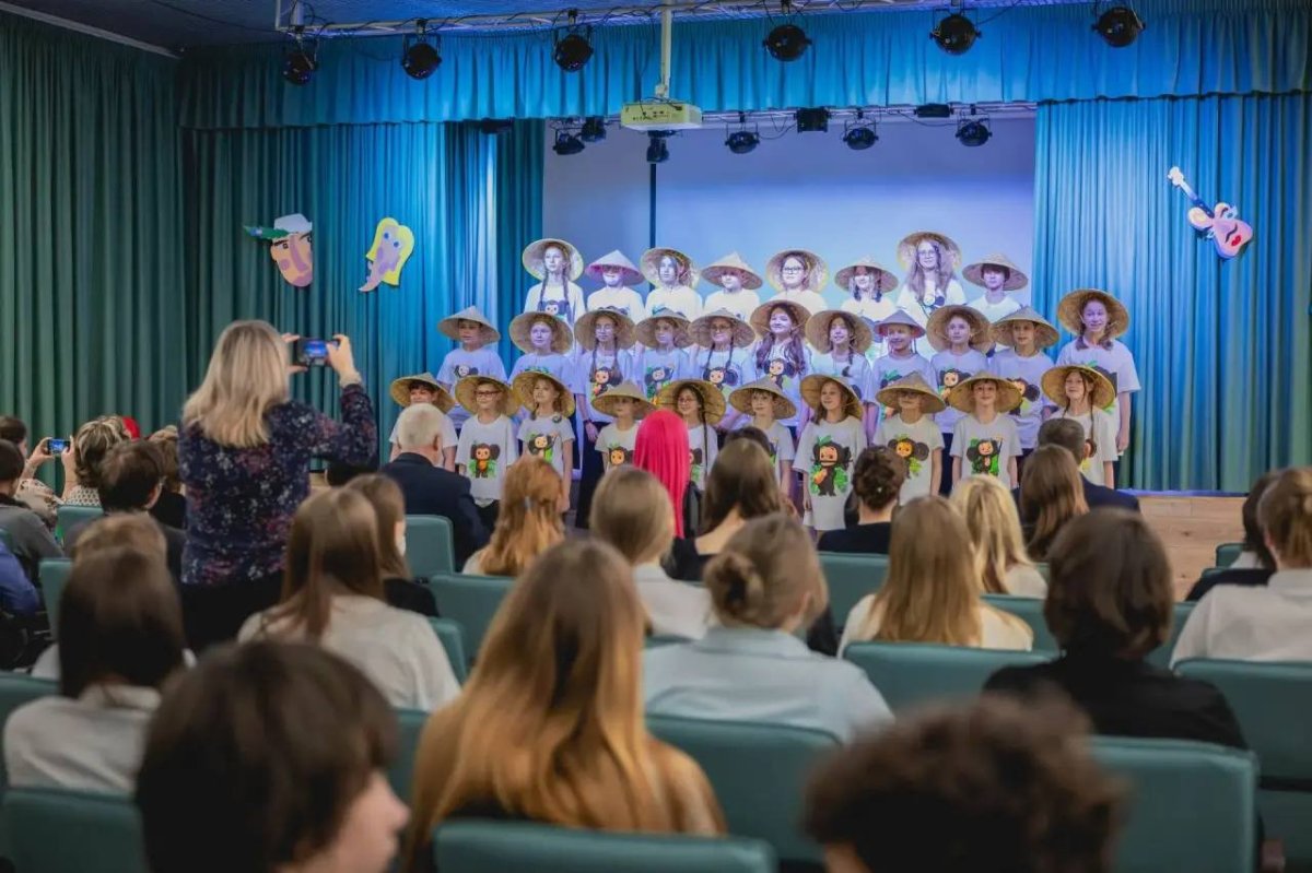 «Чебурашка» на сцене лицея