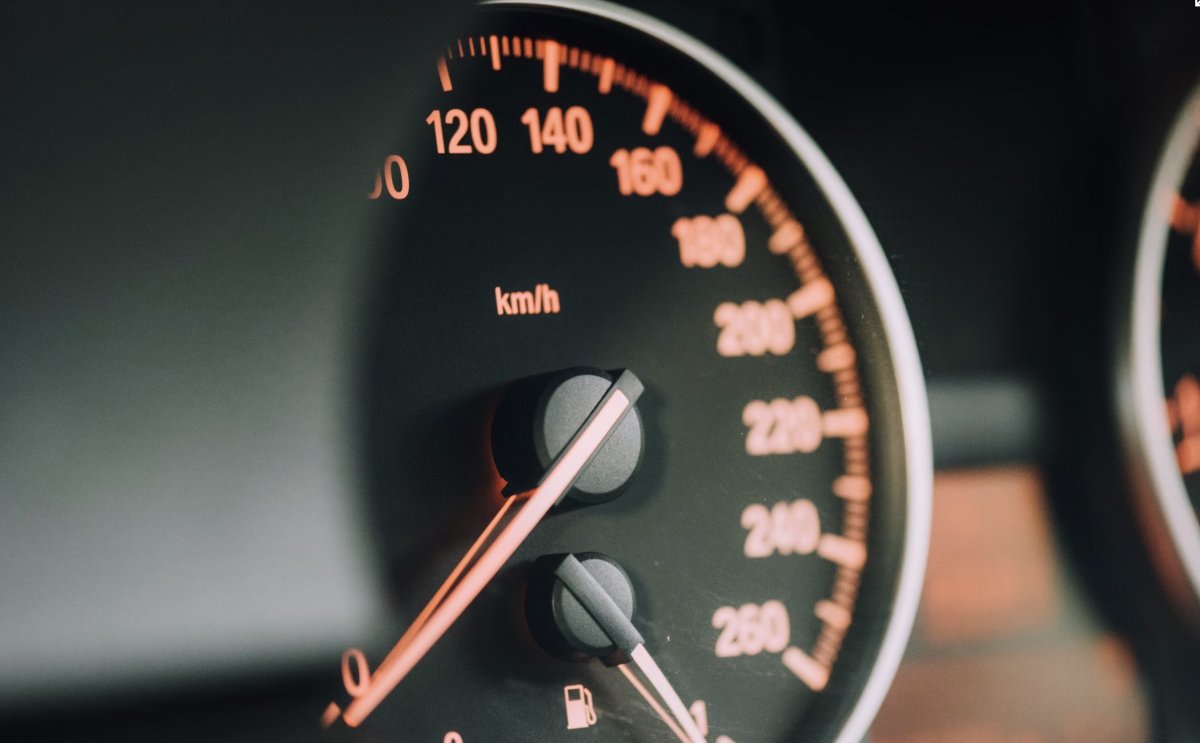 Спидометр в машине