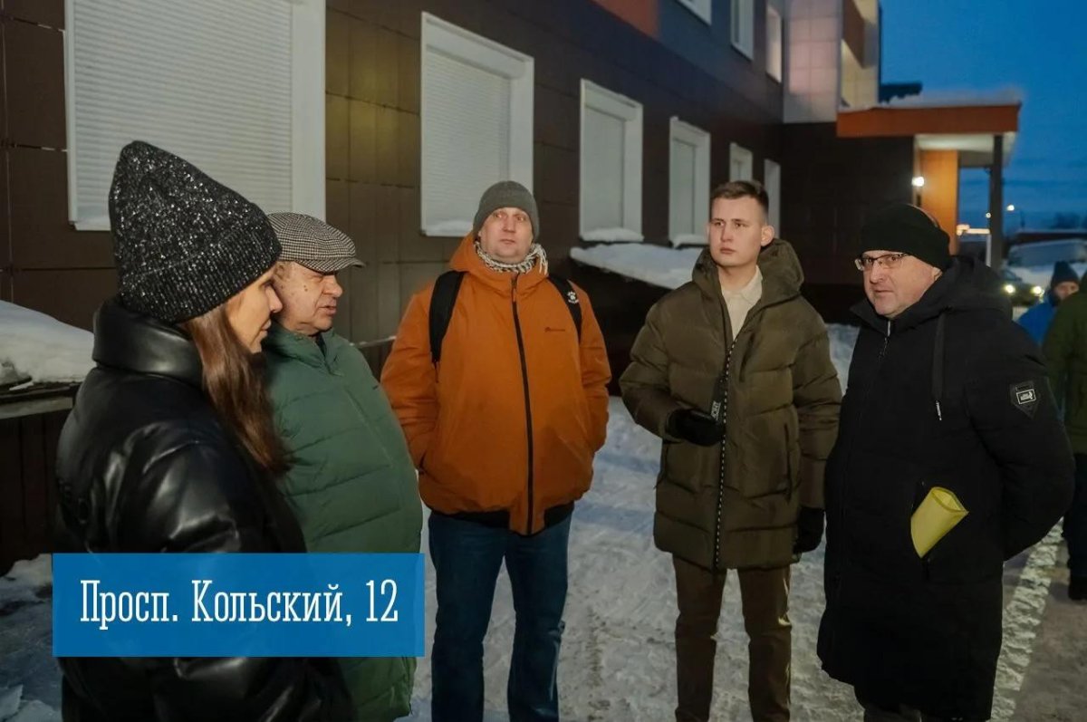 Жители Мурманска на встрече с руководителями административных округов.