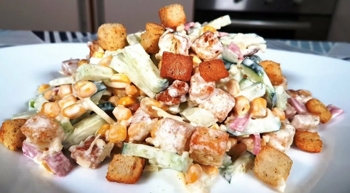 салат с сухариками