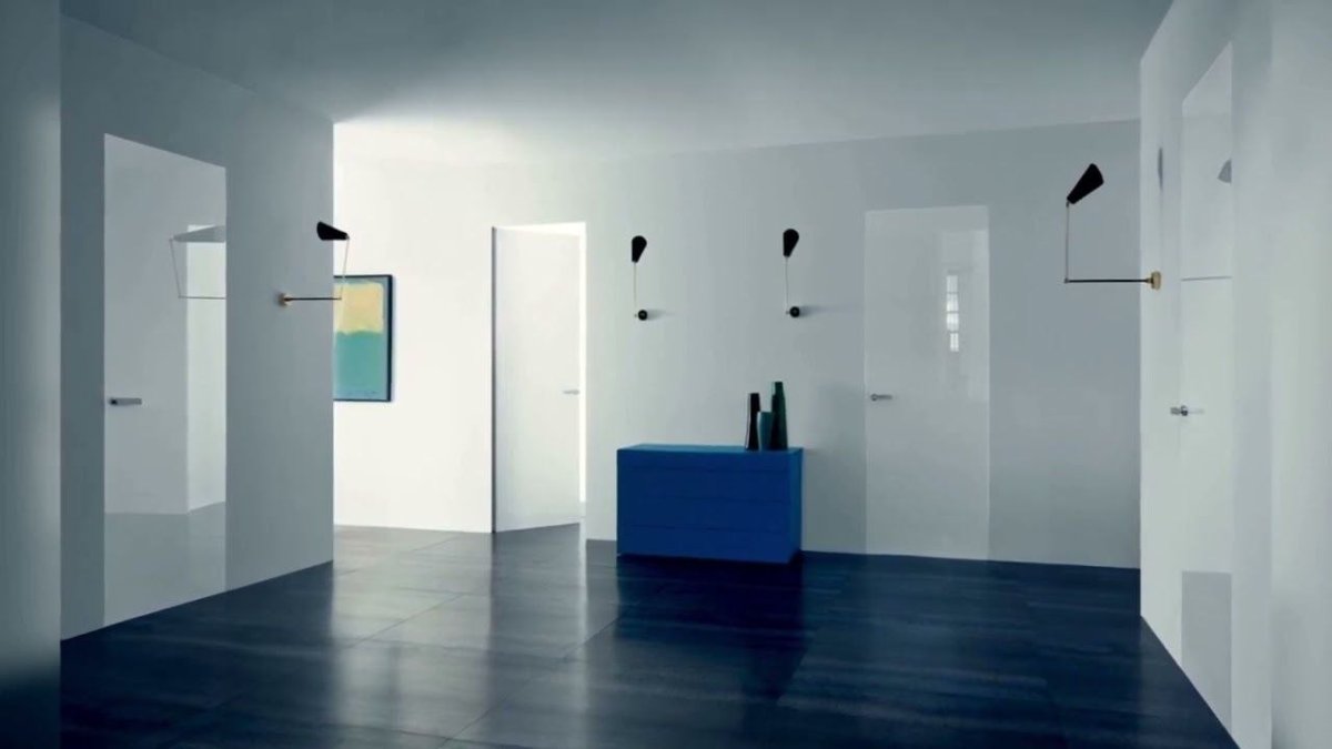 скрытые двери в светлом интерьере