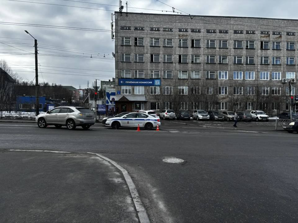 Место ДТП в Мурманске.