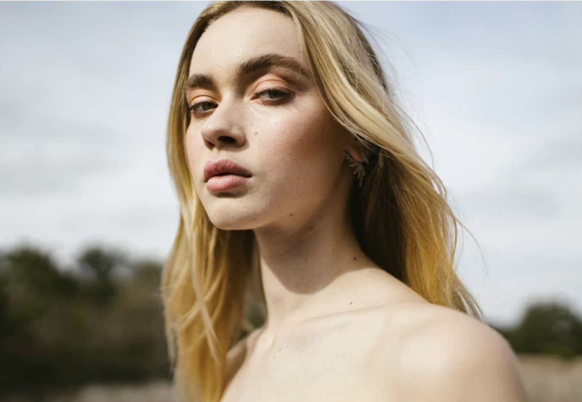 Портрет блондинки