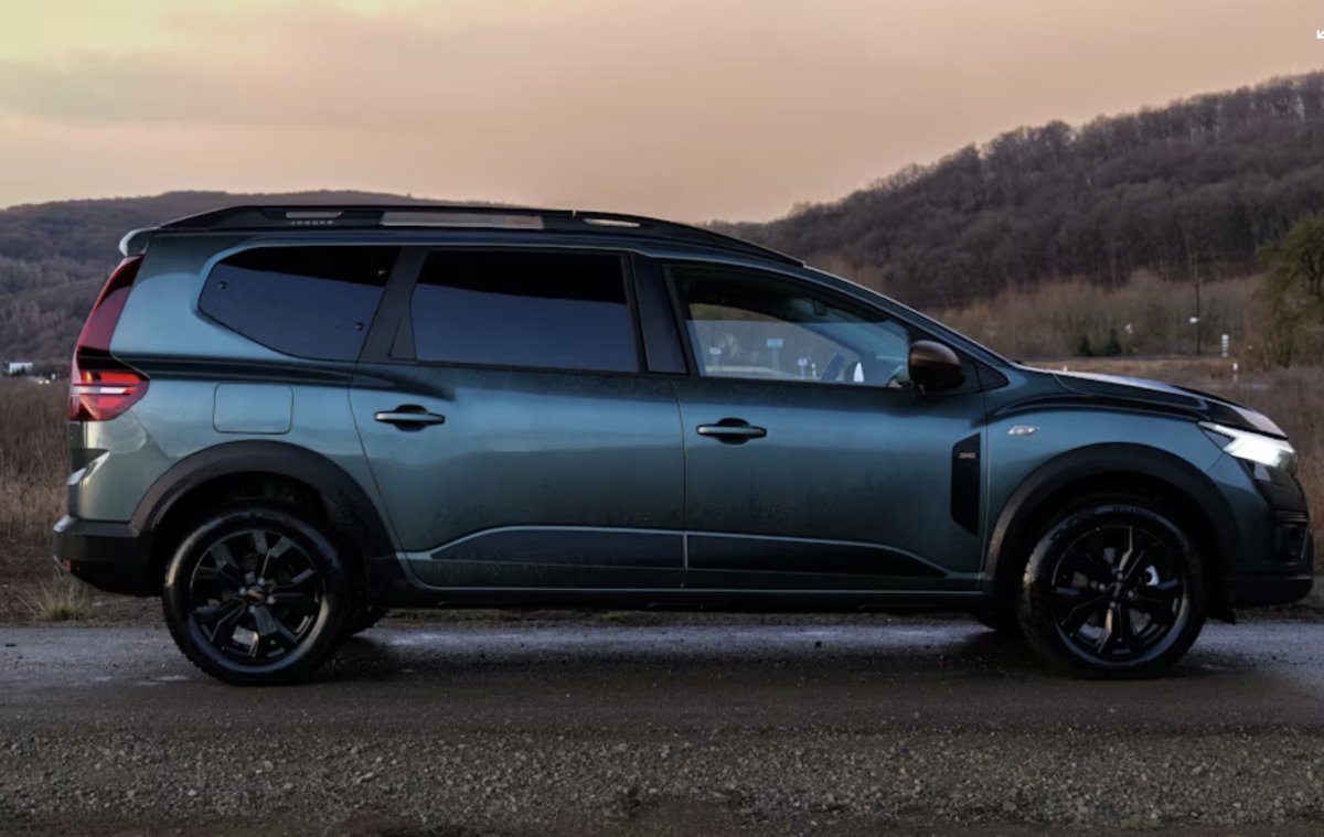 Машина сбоку